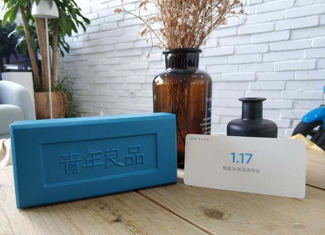 斑马消费: 魅族用一块板砖敲开2018年,15岁的