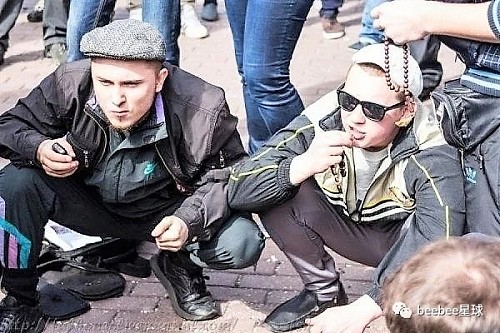 俄罗斯帮派嗑瓜子上瘾,戒瓜子比戒烟还难