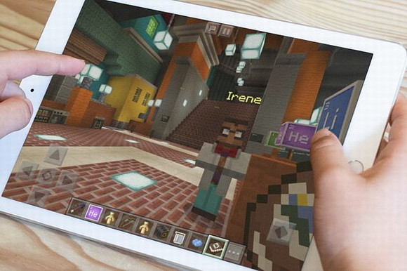 微软在ipad上推出minecraft 教育版 还要进入校园文 水哥当许多同学在游泳池里度过清凉一夏的时候 微软正努力为即将到来的新学年做准备 不久前 来自雷德蒙德微软总部消息