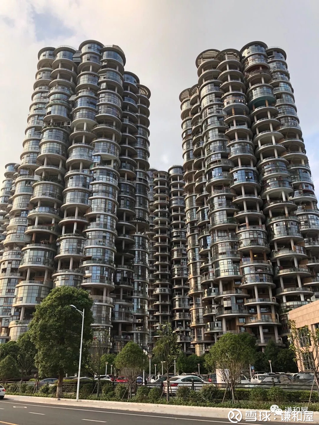 谦和屋: 世界最大楼盘--花果园探访记 世界最大楼盘--花果园探访记 我之前写了一个系列自己投资房产的文章,试着向各位好朋友们分享我自己这些年的一些不成熟的思考 - 雪球