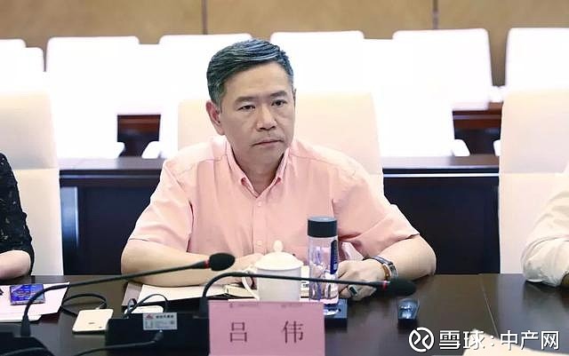 吕伟介绍了中产网的价值优势和服务模式.