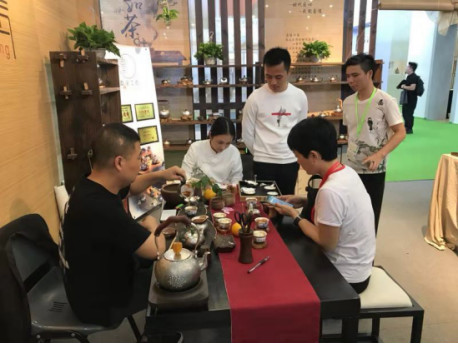 壶途工匠携手书画家张剑岑共赴中国厦门国际茶博会