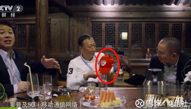 价百亿的郭台铭如何做人做事:自己拎包,帽子上