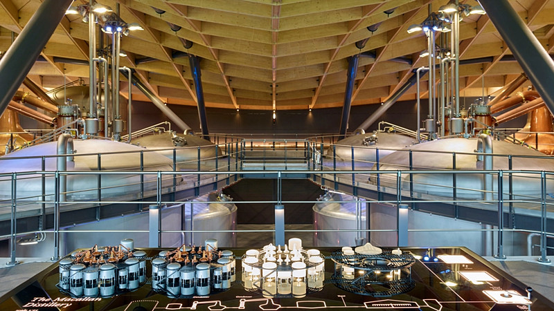 靠烧柴供热的麦卡伦威士忌酒厂