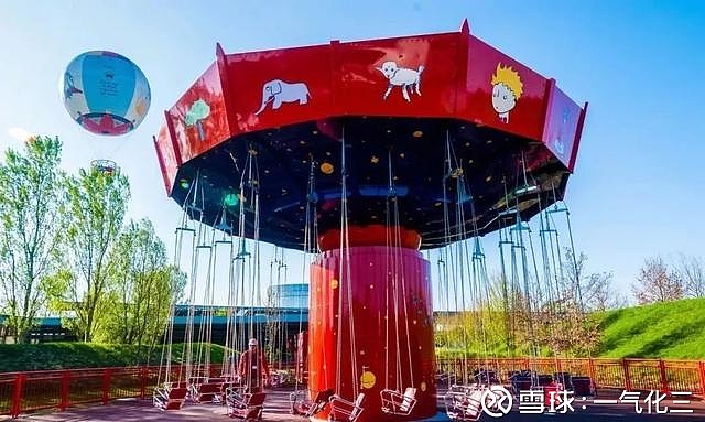 园内有多个主题游乐设施,包括国王热气球 ( le ballon du roi ) ,小