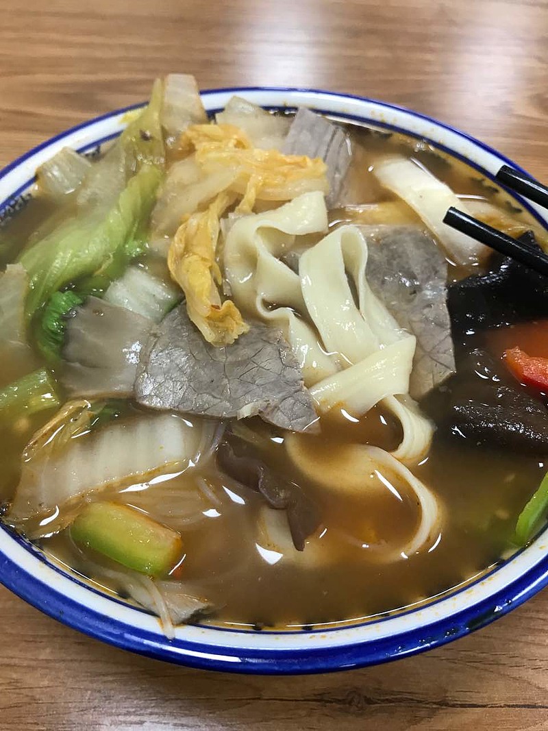 今天刚去一家兰州牛肉面馆点了碗牛肉烩面只有三片薄的不能再薄的牛肉