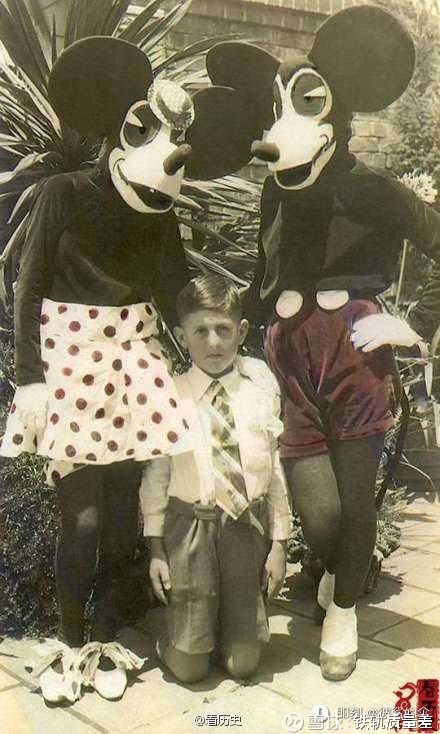 上世纪30年代迪斯尼乐园里的米老鼠~小盆友都吓跪了!