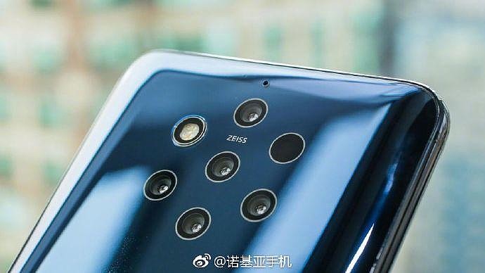 在去年有三摄像头的华为p20 pro,mate20系列,oppo r1