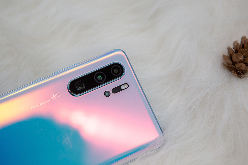 《huawei p30 pro:颜值担当》 huawei p30 pro正面华为p30 pro采用6.