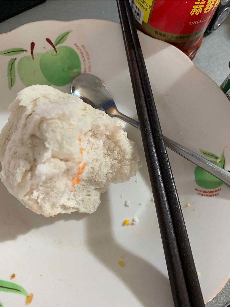 午饭搞定啃了半个馒头炒了几个鸡蛋配菜加上一点辣椒一小盒酸奶股民的