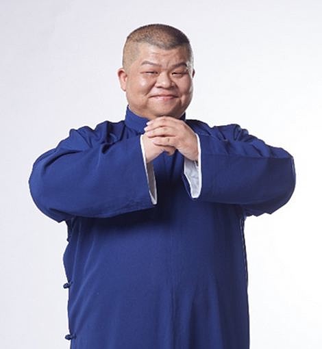 德云社相声演员吴鹤臣众筹治病一事闹得沸沸扬扬,网友质疑手术费只要