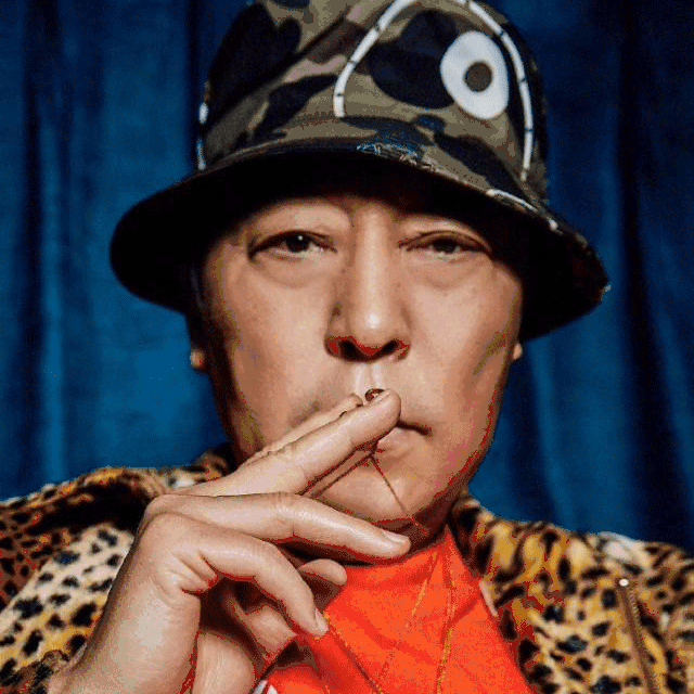 边追剧边电视下单明星同款ai开路爱奇艺抢滩客厅大屏