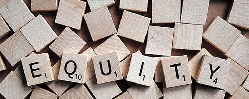 股权激励 公司要求员工离职后必须退股 具体怎么实现 实行员工持股计划时 部分公司章程规定 离职退股 条款 即 员工脱离公司的 包括调离 退休 自动离职 停薪留职 被辞退或解