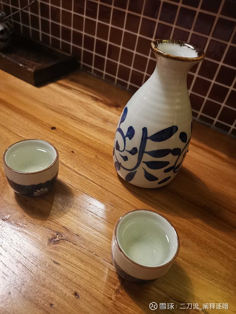 天色渐晚,和老婆门口一起喝壶清酒, 开心 的一天又快过去了 - 雪球