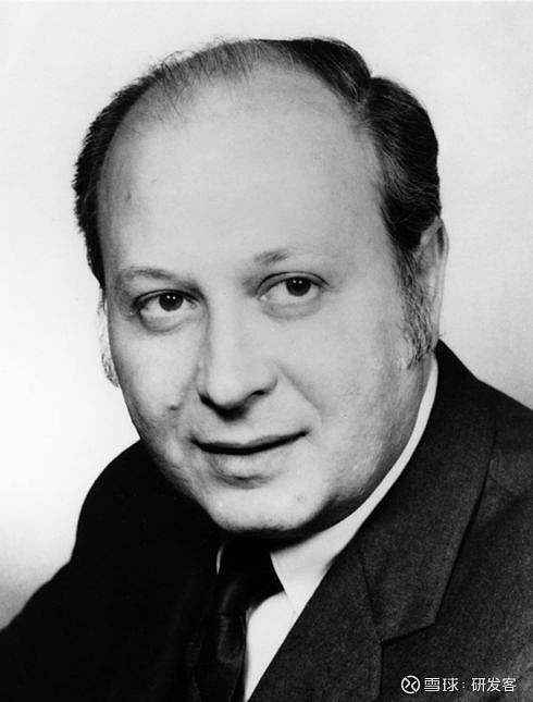 罗森伯格和他的实验员注意到,与他们预计的相反,在铂金电极施加电场的