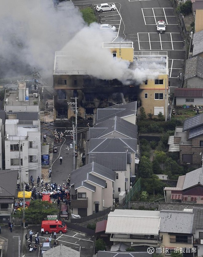 京都纵火案已致33人死亡民众献花悼念遇难者19 07 19 07 11 当地时间19年7月18日 日本京都市