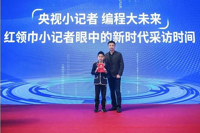 达内童程童美首位小记者出镜央视舞台