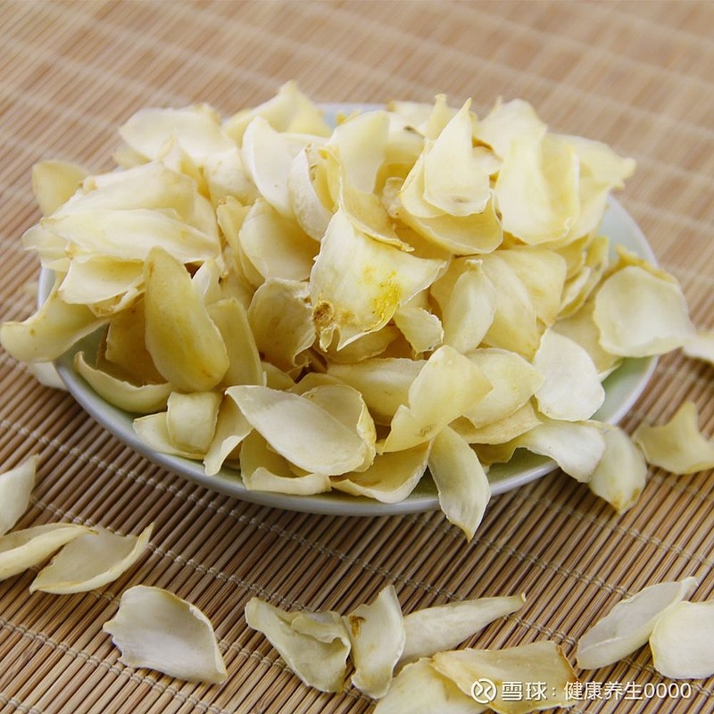 百合干哪里的好 百合的品种有几种 百合的种类 百合干产品和品种分析 看看明白人如何介绍 目前 我国著名的百合产地主要有三个 湖南龙山百合 龙牙百合 甘肃兰州 其中甘肃兰州的属菜百合适合做菜 龙山和龙牙百合为药