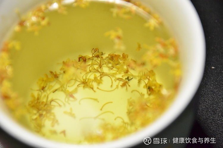 冬季养生食谱 桂花蜂蜜水的功效与作用 蜂蜜桂花茶的功效 喝花茶一直就很受欢迎 因为花茶的好处多多 而蜂蜜也一直是非常受欢迎 不管是泡水喝还是加在其它食物上都很美味 而且有很高的