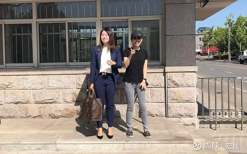 徐翔老婆应莹和律师来到监狱看老公