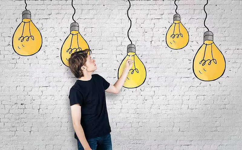 那些一眼看透本质的人 逻辑都是这样练就的 五道口供应链研究院 教父 里有句话影响了很多人 花半秒钟就看透事物本质的人 和花一辈子都看不清事物本质的 人 注定