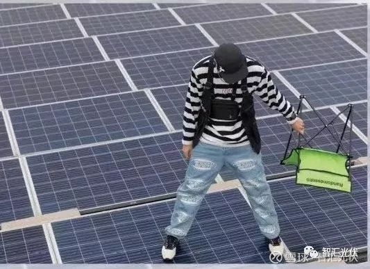 【视频】踩踏光伏组件的后果是什么?