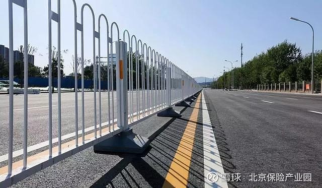 石景山这段路即将通车 银保园周边配套环境持续升级 石景山今年的重点建设工程之一的滨水大道——永引南路东段即将通车。永引南路西起金顶北路，向东经