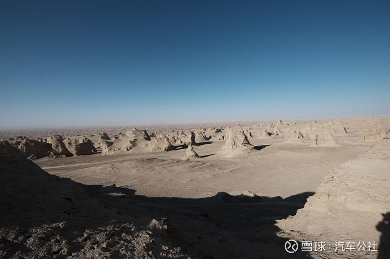 冷湖鎮西部約80公里,其周邊連綿起伏10000多平方公里雅丹地貌自然區