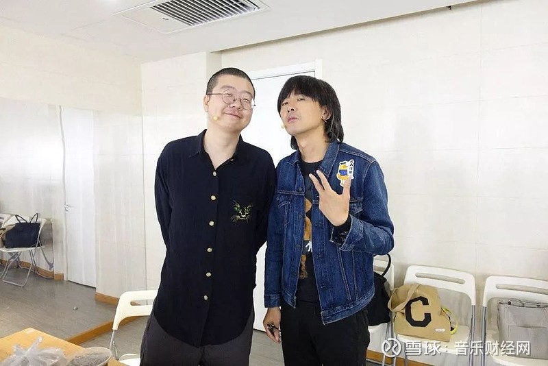 "告诉你赵子健,我不玩了!"石璐把鼓槌重重一摔,将这句话甩给了子健.