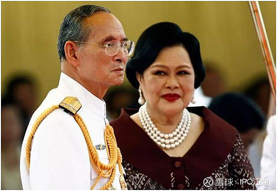 泰国的诅咒 2016年10月,泰王拉玛九世普密蓬·阿杜德逝世后,王储玛哈