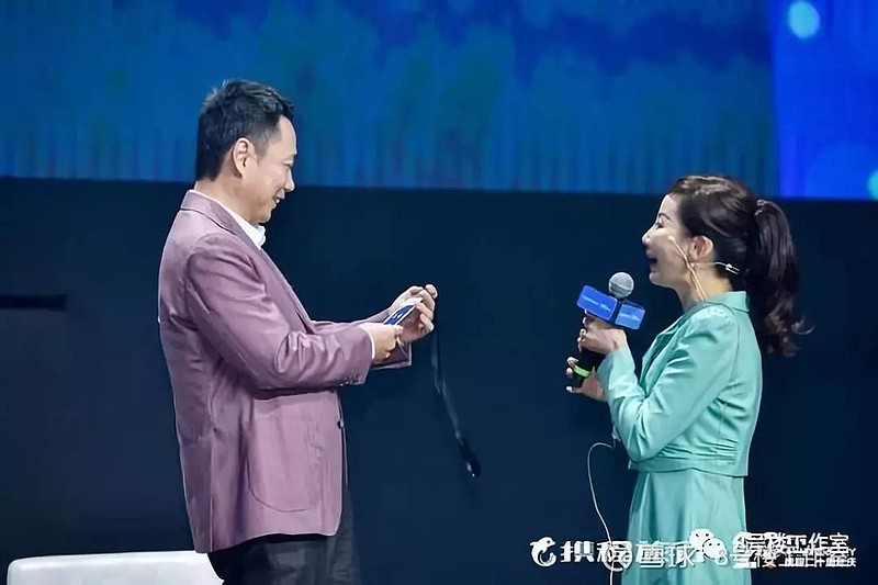 携程又凑齐了"桥牌桌" 从左到右:季琦,梁建章,沈南鹏,范敏,孙洁撰文