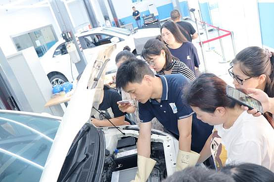 原标题:学新能源汽车维修技术: 新能源 高级研修班在上海博世汽修学校