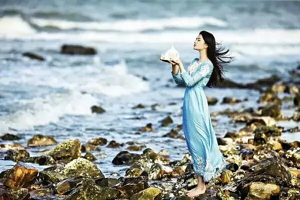 余生不长 好好爱自己人生就是这样 越往前走越是会懂得 生而为人 红尘路上走一回 真心不易 真真自有一番滋味在心头 生命就是这样 不到一定年