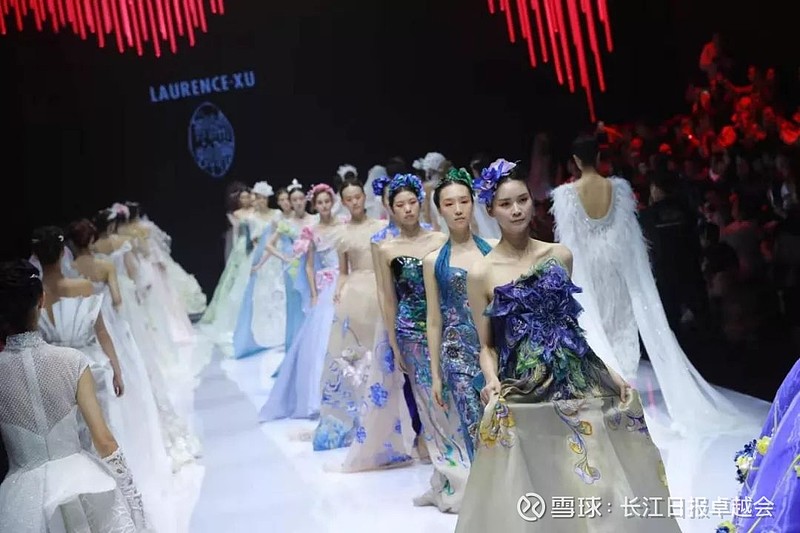 卓越一分钟为g20峰会设计开幕式服装的劳伦斯61许给武汉时装周带来