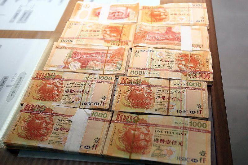 5000港币现钞存入,直接将现钞在柜台存入即可.