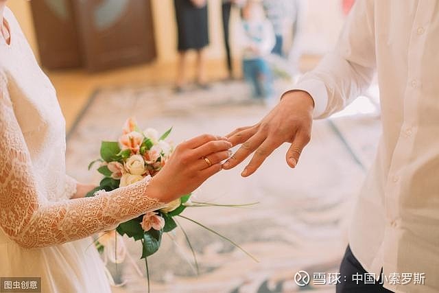 围城 浅谈男人眼中的爱 性与婚姻 围城 是钱钟书先生于1947年初次出版在上海的长篇小说 这篇小说讲述的是从国外留学回来的方鸿渐在职场与情场的坎坷经历