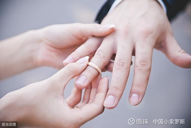 围城 浅谈男人眼中的爱 性与婚姻 围城 是钱钟书先生于1947年初次出版在上海的长篇小说 这篇小说讲述的是从国外留学回来的方鸿渐在职场与情场的坎坷经历