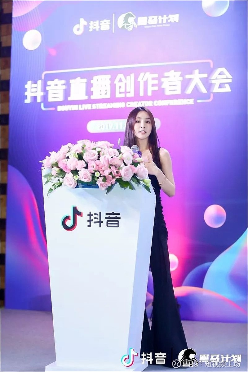 11月7日,在抖音直播创作者大会广州站上,严谨作为平台优质直播