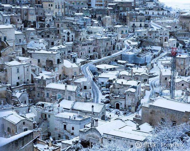 来自欧洲小城的美丽雪景，欧洲下