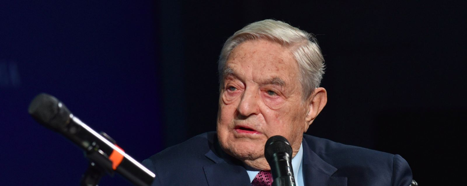 金融巨鳄乔治·索罗斯（一） 乔治·索罗斯(George Soros )，1930年8月12日生于匈牙利网页链接，本名捷尔吉·施瓦茨(Gyoumlrgy...