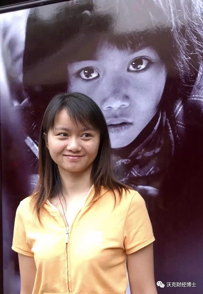 大眼睛姑娘长大了她现在过得还好吗