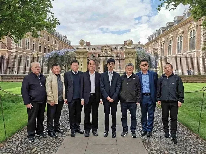 吴少勋李银会奇正藏药董事长登门到这家仅18岁的企业学什么