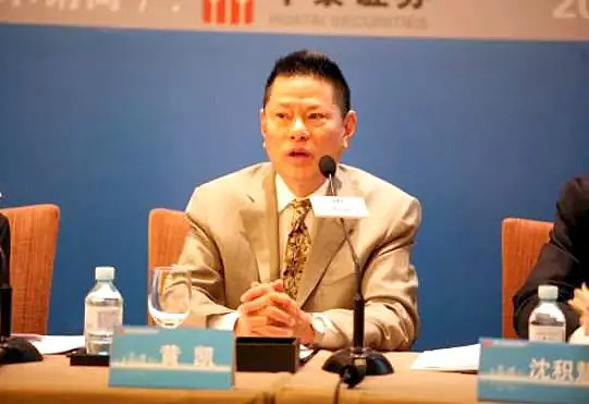 2008年,黄凯在上海莱士上市路演现场黄凯与上海血液中心展开合作,始于