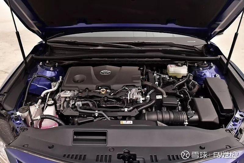 凯美瑞混动搭载一套发动机和电机组成的混动系统,丰田代号a25a-fxs的