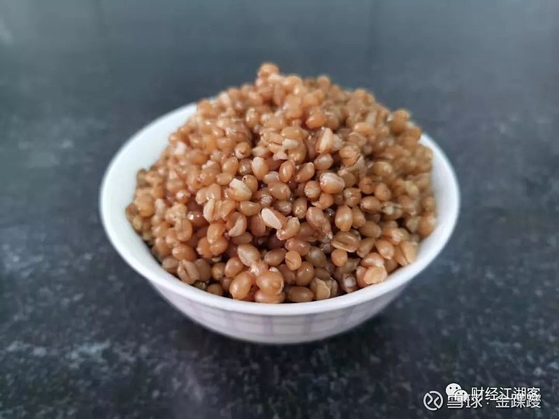 (小麦饭)母上大人先用电饭锅煮了一个小时,不熟,又用焖锅煮了一个小时