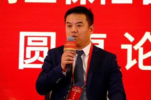 编辑于华担任嘉宾主持人,华安保险副总裁张震,阳光人寿总裁助理刘兆龙