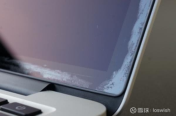 Macbook屏幕涂层脱落苹果中国售后真不要脸最近看到文章 苹果这几年来的macbook屏幕涂层有很多问题 我个人这两年来一直在忍受这个看起来很肮脏的 屏幕 实际上就是