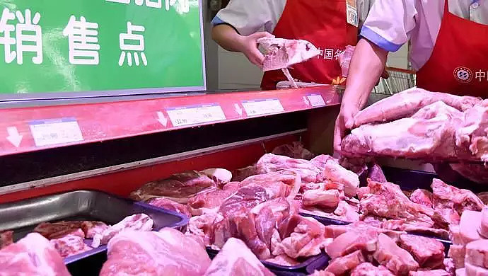 担心“猪在囧途”？ 如今…… 中央广电总台中国之声 寒冬中，屠宰场施工现场热火朝天河南驻马店正阳县 牧原 集团生猪屠宰及食品加工项目施工现场 ...