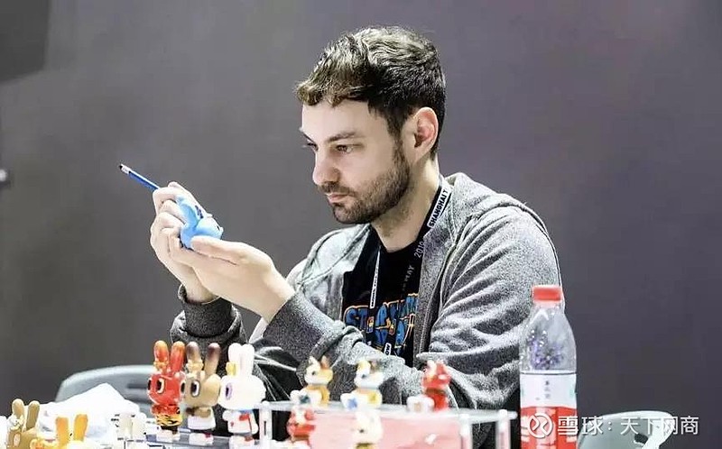 激烈竞争之中,泡泡玛特的独到之处,在于对潮玩设计师资源的"垄断".