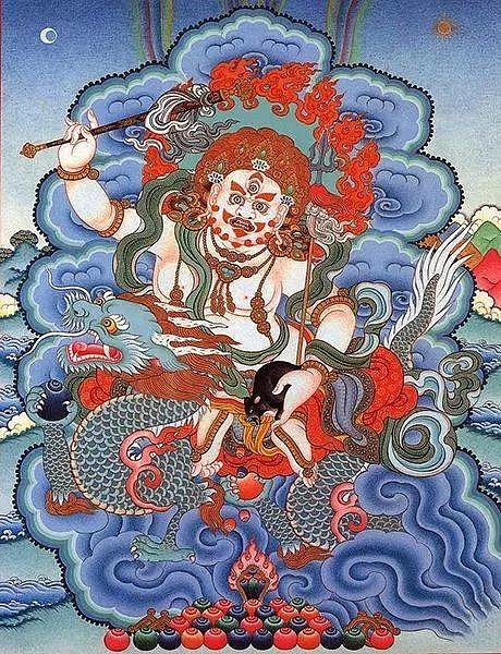 把黄财神踩在脚下的黑财神,手里捧着谁?